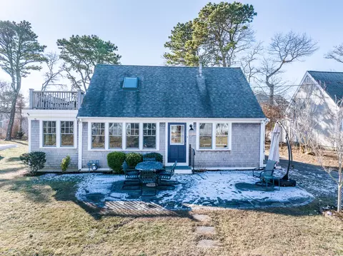 9 Starboard Ln, Mashpee, MA 02649 photo 1