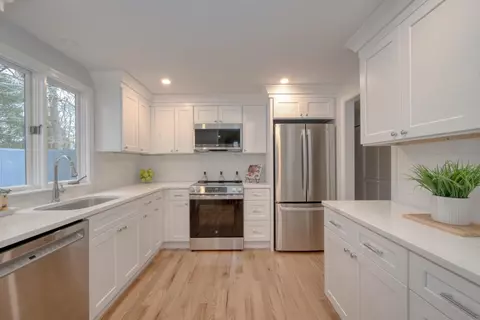 7 Juniper Dr, Mashpee, MA 02649 photo 3