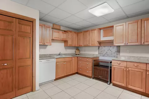 Kitchen - 84 Overlook Cir, Waquoit, MA 02536 photo 3 of 4
