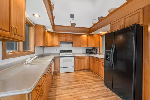 Kitchen - 84 Overlook Cir, Waquoit, MA 02536 photo 2 of 4