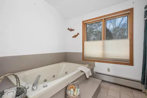 Bath - 84 Overlook Cir, Waquoit, MA 02536 photo 3 of 4