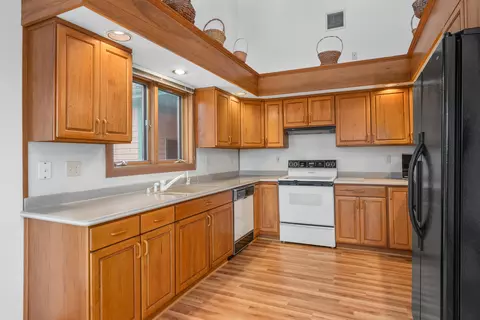 Kitchen - 84 Overlook Cir, Waquoit, MA 02536 photo 1 of 4
