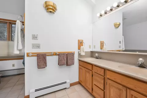 Bath - 84 Overlook Cir, Waquoit, MA 02536 photo 2 of 4