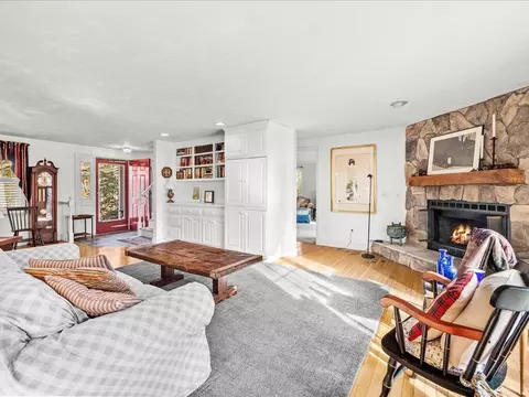 203 Cotuit Bay Dr, Cotuit, MA 02635 photo 4