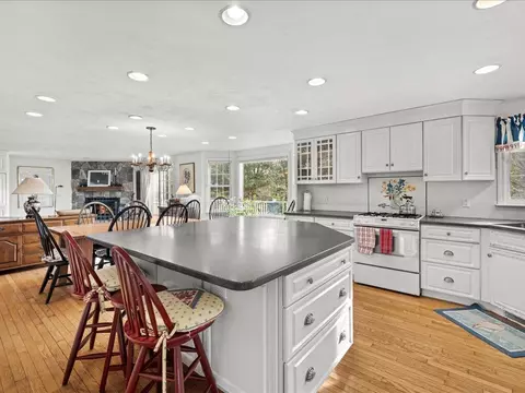 203 Cotuit Bay Dr, Cotuit, MA 02635 photo 9