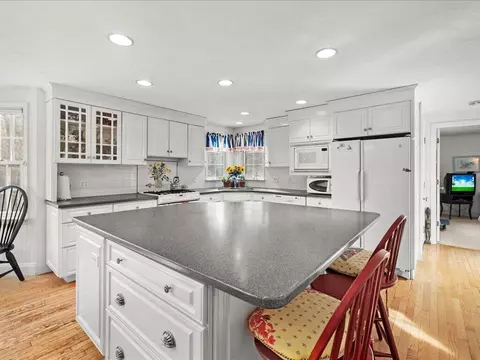 203 Cotuit Bay Dr, Cotuit, MA 02635 photo 7