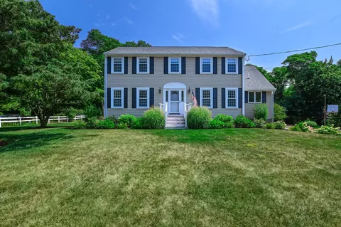 15 Marvin Cir, Falmouth, MA 02540