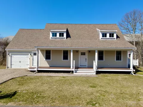 9 Country Ln, Dennis Port, MA 02639