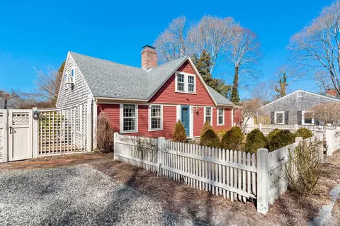 303 Phinneys Ln, Centerville, MA 02632 photo 2