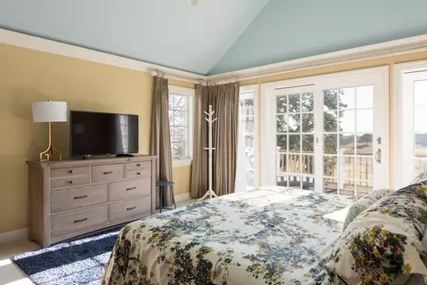 Bedroom - 236 Glenneagle Dr, Mashpee, MA 02649 photo 6 of 7