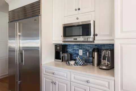 Kitchen - 236 Glenneagle Dr, Mashpee, MA 02649 photo 5 of 5