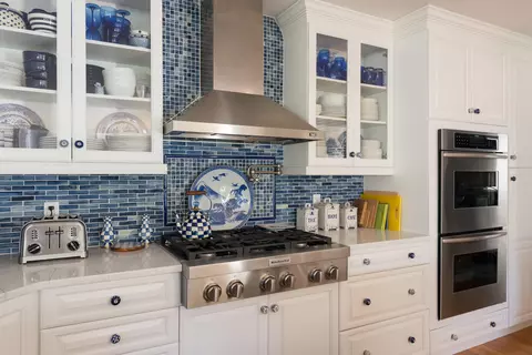 Kitchen - 236 Glenneagle Dr, Mashpee, MA 02649 photo 4 of 5