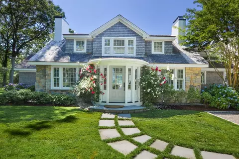 Exterior - 71 Sand Pt, Osterville, MA 02655 photo 6 of 10