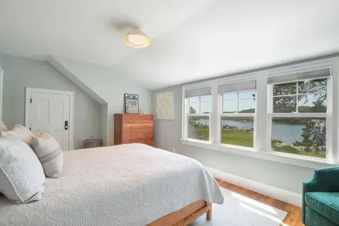 Bedroom - 71 Sand Pt, Osterville, MA 02655 photo 2 of 5