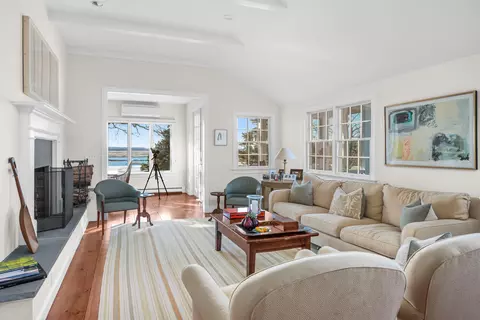 Living - 11 Sheperds Way, Barnstable, MA 02630 photo 2 of 6