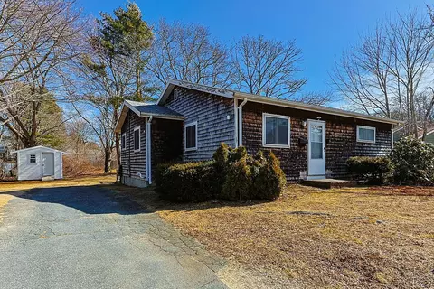 50 St Margarets St, Buzzards Bay, MA 02532 photo 3