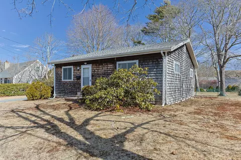 50 St Margarets St, Buzzards Bay, MA 02532 photo 2