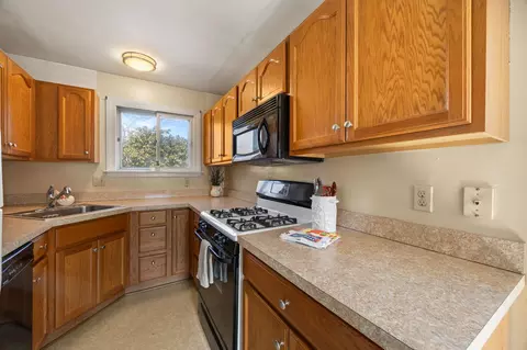 50 St Margarets St, Buzzards Bay, MA 02532 photo 4
