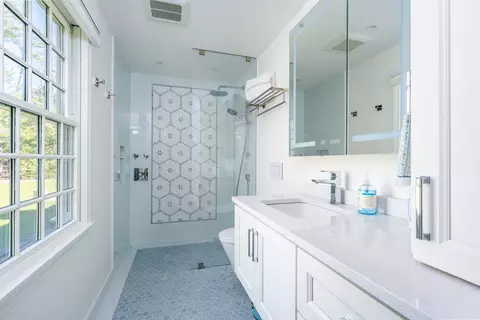 Bath - 25 Nutmeg Ln, Osterville, MA 02655 photo 1 of 3