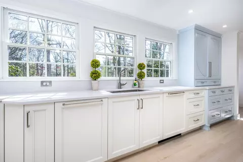 Kitchen - 25 Nutmeg Ln, Osterville, MA 02655 photo 1 of 9