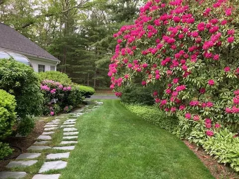 Exterior - 25 Nutmeg Ln, Osterville, MA 02655 photo 3 of 16