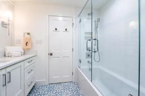 Bath - 25 Nutmeg Ln, Osterville, MA 02655 photo 3 of 3