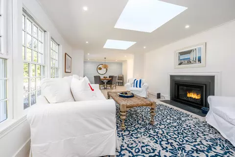 Living - 25 Nutmeg Ln, Osterville, MA 02655 photo 2 of 4