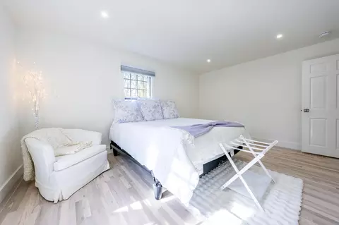 Bedroom - 25 Nutmeg Ln, Osterville, MA 02655 photo 4 of 4