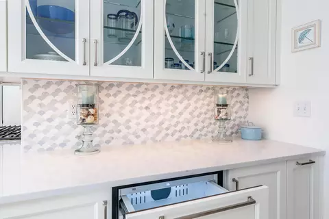 Kitchen - 25 Nutmeg Ln, Osterville, MA 02655 photo 7 of 9