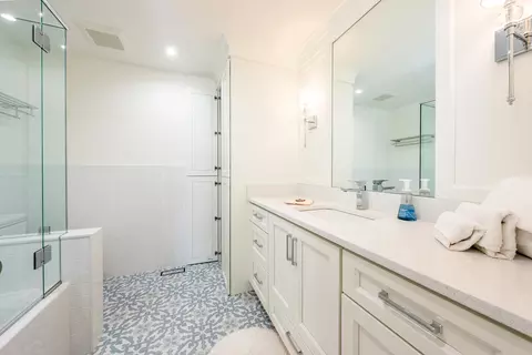 Bath - 25 Nutmeg Ln, Osterville, MA 02655 photo 2 of 3
