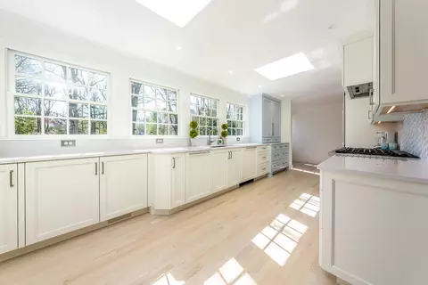 Kitchen - 25 Nutmeg Ln, Osterville, MA 02655 photo 4 of 9