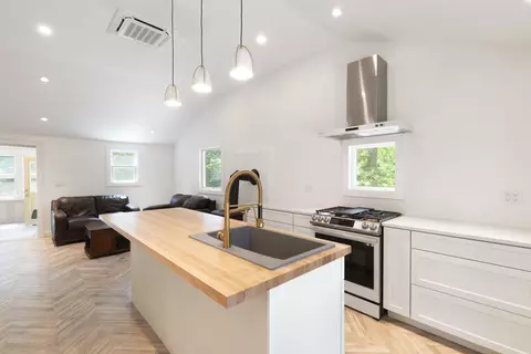 Kitchen - 30 Circle Dr, Eastham, MA 02642 photo 3 of 8