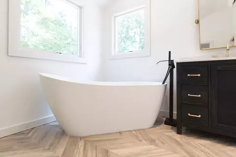 Bath - 30 Circle Dr, Eastham, MA 02642 photo 2 of 3