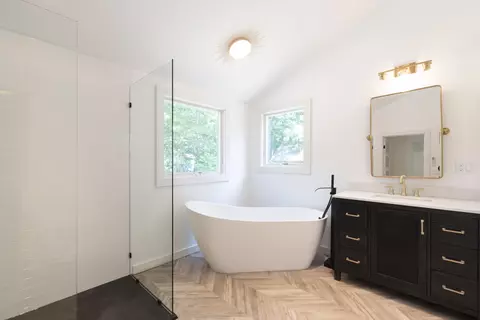 Bath - 30 Circle Dr, Eastham, MA 02642 photo 1 of 3
