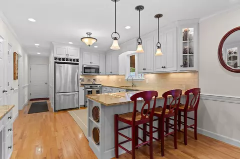 Kitchen - 154 Beechtree Dr, Brewster, MA 02631 photo 2 of 7