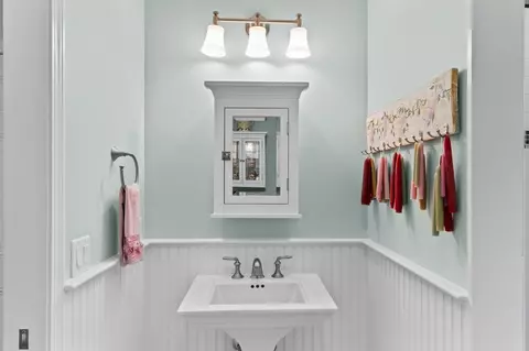 Bath - 154 Beechtree Dr, Brewster, MA 02631 photo 3 of 10