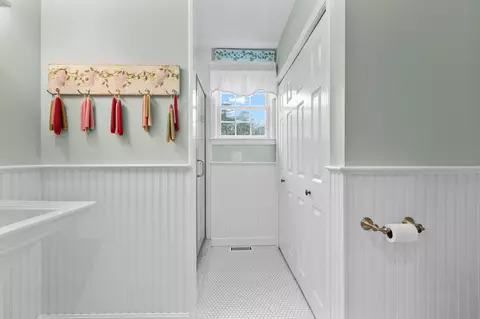 Bath - 154 Beechtree Dr, Brewster, MA 02631 photo 1 of 10