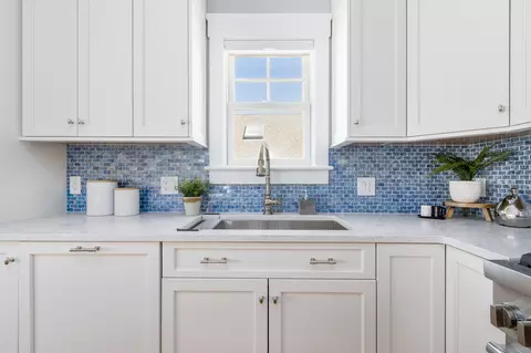 Kitchen - 7 Collins Ave, Dennis, MA 02638 photo 3 of 4