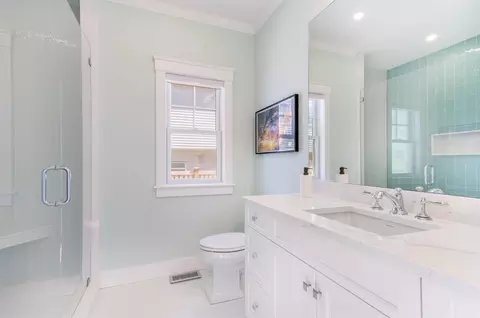 Bath - 7 Collins Ave, Dennis, MA 02638 photo 5 of 6