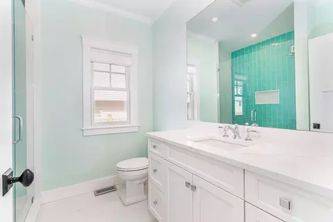 Bath - 7 Collins Ave, Dennis, MA 02638 photo 3 of 6