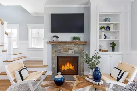 Living - 7 Collins Ave, Dennis, MA 02638 photo 3 of 4