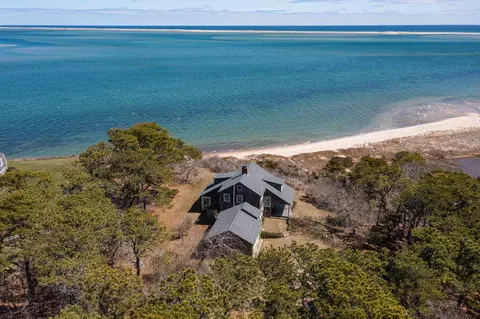238 Cranberry Ln, North Chatham, MA 02650
