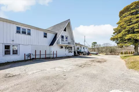 Exterior - 100 Great Neck Rd, Mashpee, MA 02649 photo 9 of 21
