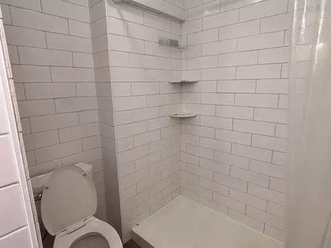 Bath - 100 Great Neck Rd, Mashpee, MA 02649 photo 2 of 3