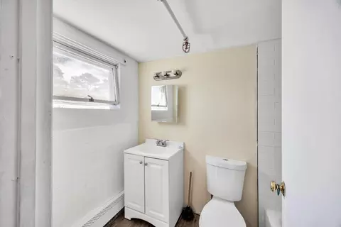 Bath - 100 Great Neck Rd, Mashpee, MA 02649 photo 1 of 3