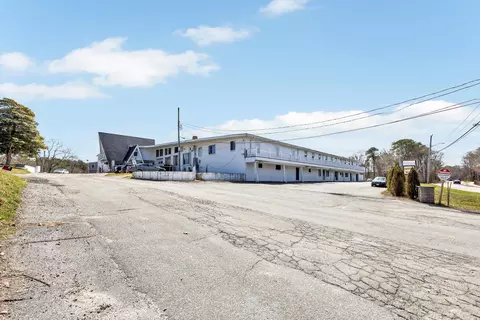Exterior - 100 Great Neck Rd, Mashpee, MA 02649 photo 12 of 21