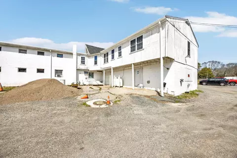 Exterior - 100 Great Neck Rd, Mashpee, MA 02649 photo 5 of 21