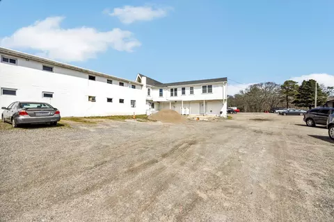 Exterior - 100 Great Neck Rd, Mashpee, MA 02649 photo 11 of 21