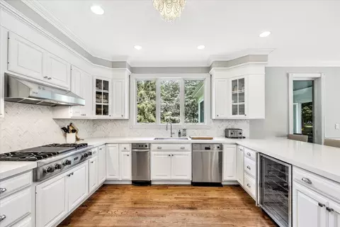 Kitchen - 59 Eagle Dr, Mashpee, MA 02649 photo 2 of 4