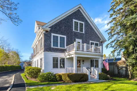 480 Main St #1U, Falmouth, MA 02540